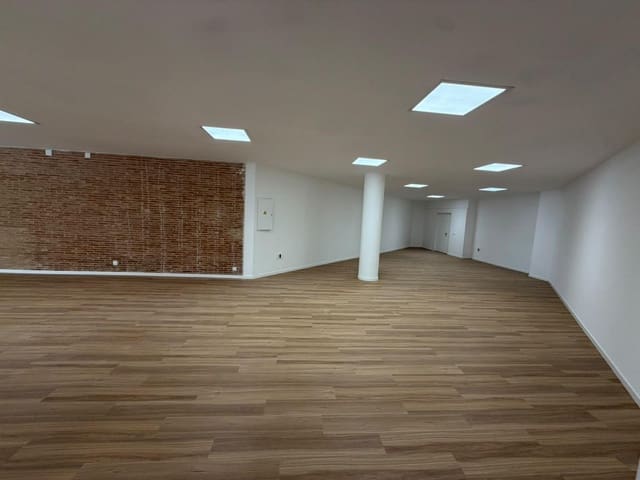 Commerciale da affittare in Alzira - 2.200 € (Rif: 10100456)