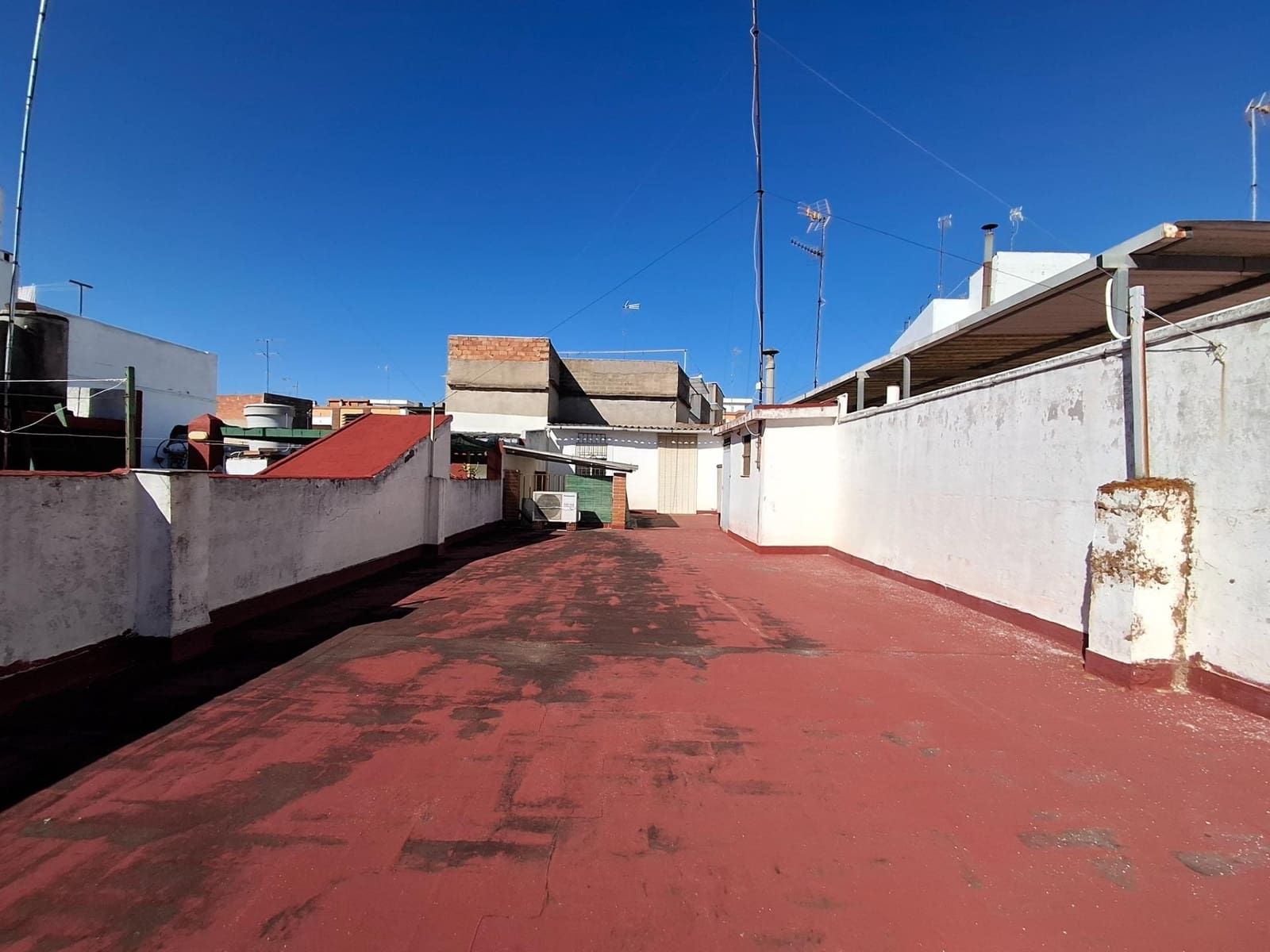 4 bedroom Townhouse for sale in Alzira - € 200,000 (Ref: 10120213)