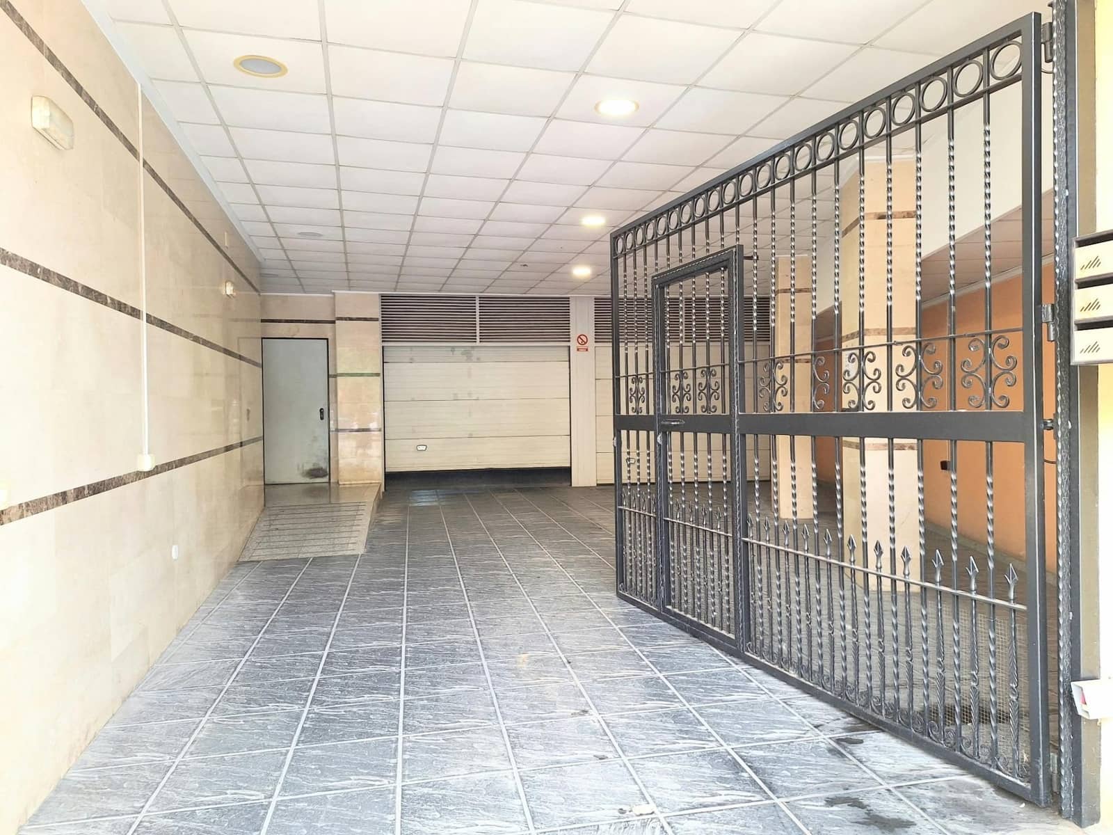 Garage te koop in Carcaixent - € 18.000 (Ref: 10129500)