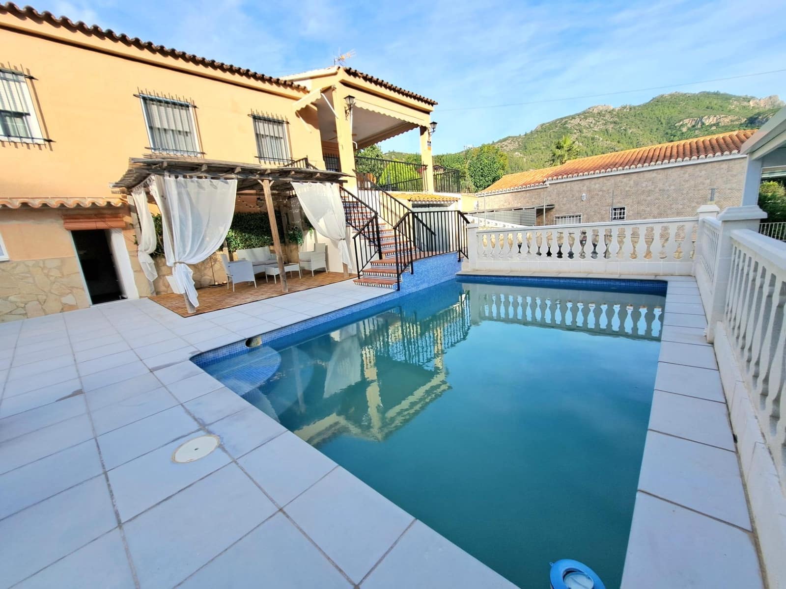 4 soverom Villa til salgs i Alzira med svømmebasseng garasje - € 280 000 (Ref: 10171609)