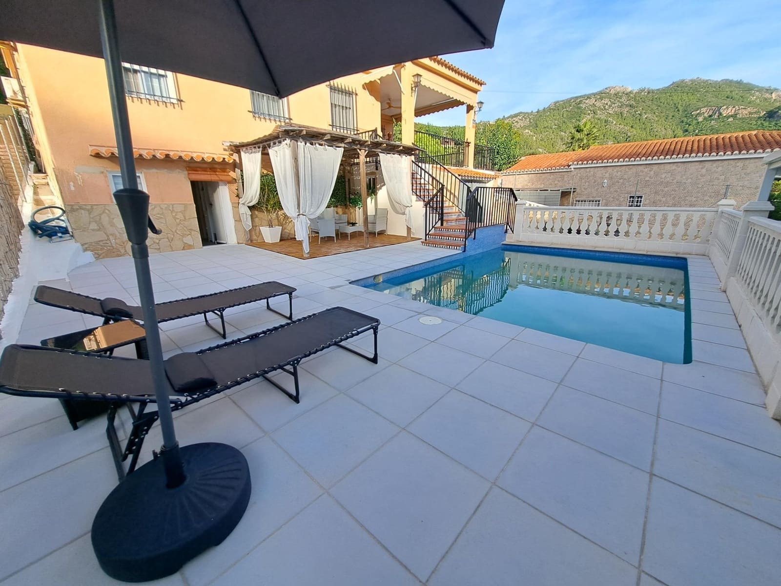 4 soverom Villa til salgs i Alzira med svømmebasseng garasje - € 280 000 (Ref: 10171609)