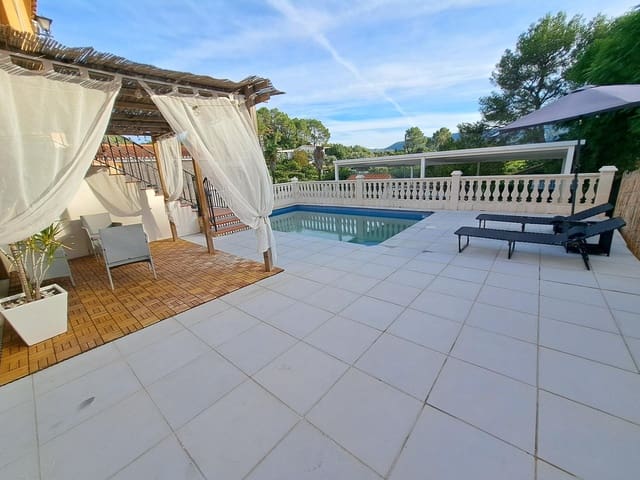 4 soverom Villa til salgs i Alzira med svømmebasseng garasje - € 280 000 (Ref: 10171609)