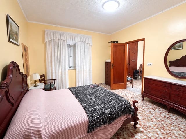 5 bedroom Townhouse for sale in Carcaixent with garage - € 180,000 (Ref: 10173970)