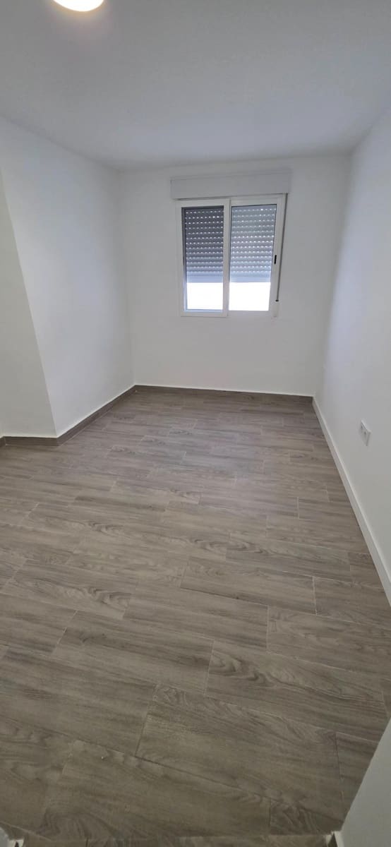 4 bedroom Townhouse for sale in Alzira - € 220,000 (Ref: 10180624)