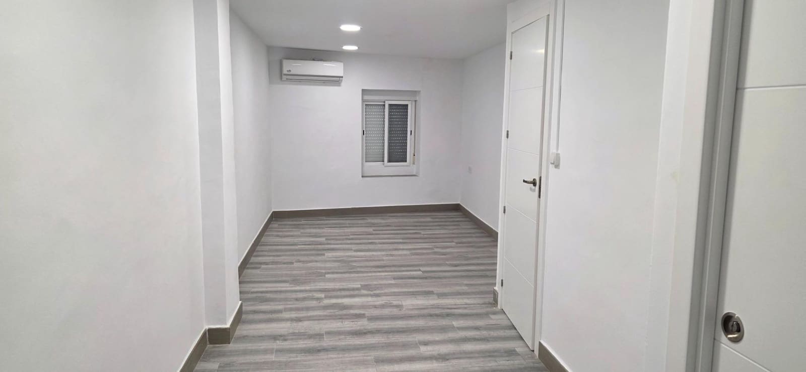 4 bedroom Townhouse for sale in Alzira - € 220,000 (Ref: 10180624)