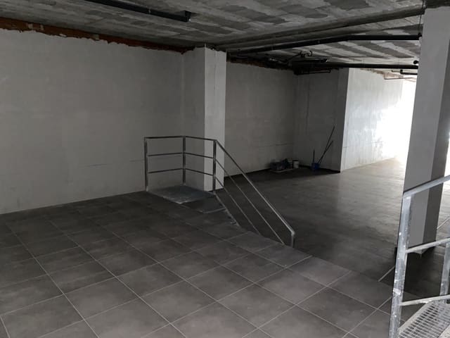 Commercial for rent in Picassent - € 700 (Ref: 6890842)