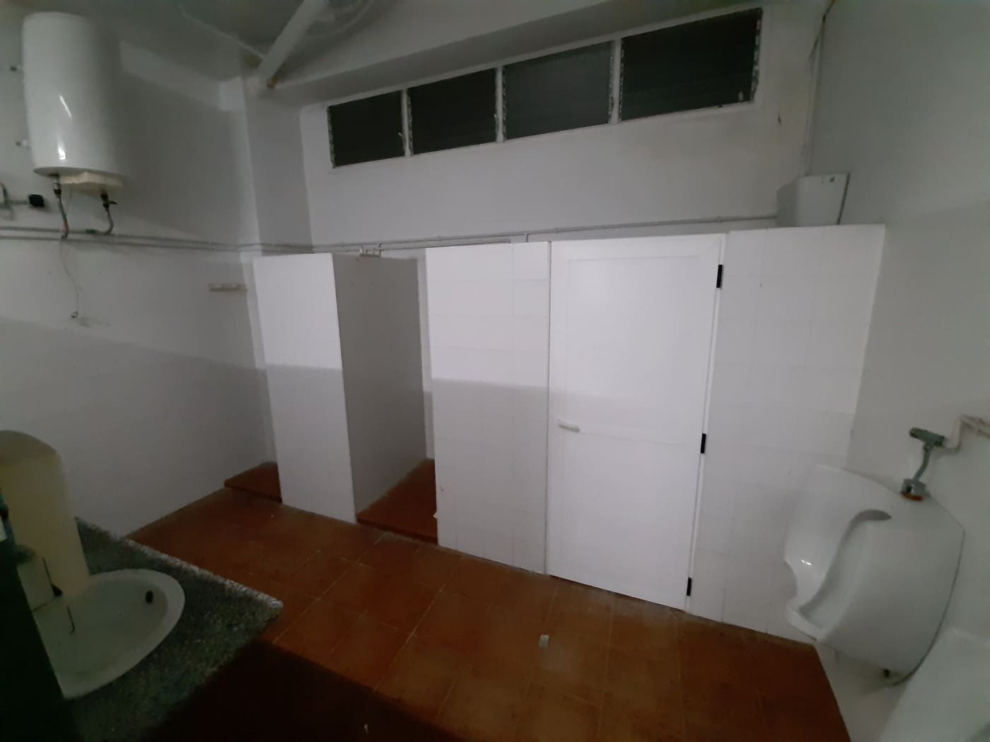 Comercial para venda em Alzira - 160 000 € (Ref: 6890867)