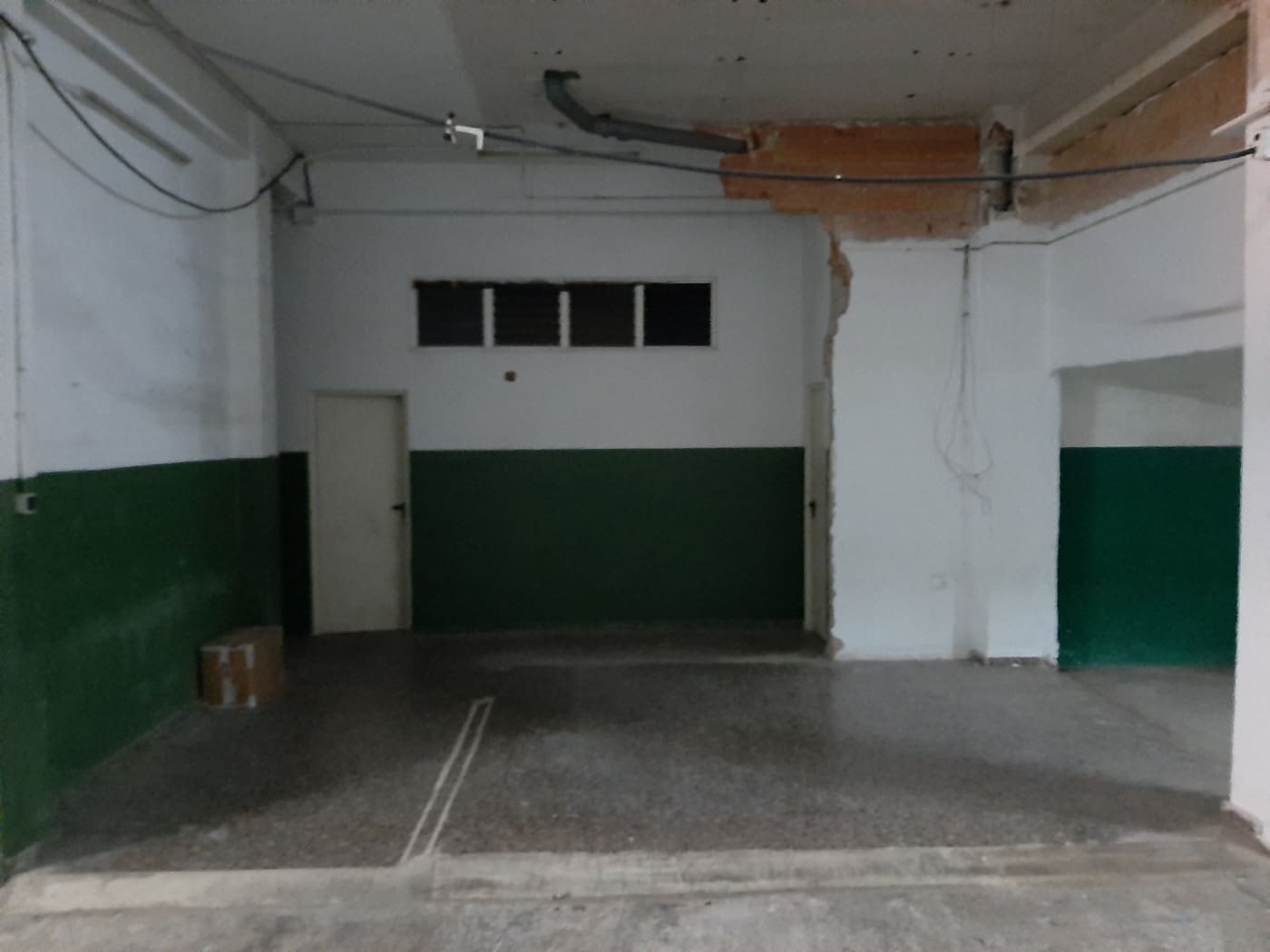 Comercial para venda em Alzira - 160 000 € (Ref: 6890867)