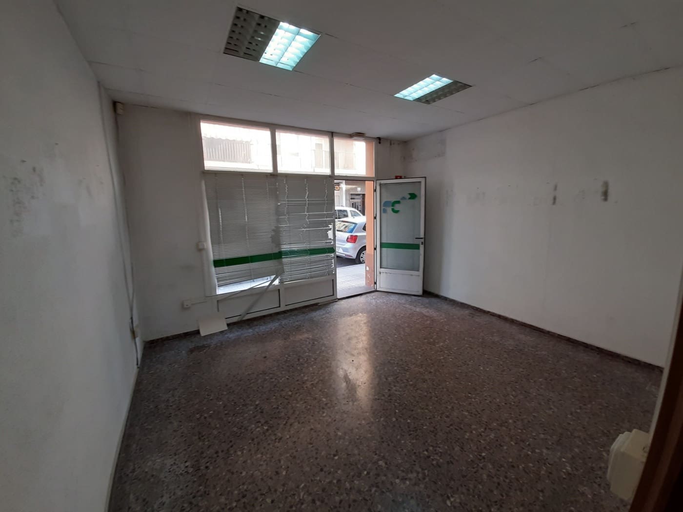 Comercial para venda em Alzira - 160 000 € (Ref: 6890867)