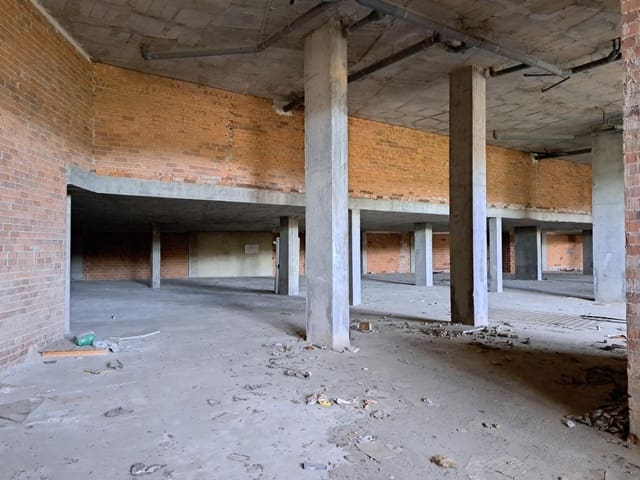 Commercial for sale in Alzira - € 174,247 (Ref: 6890944)