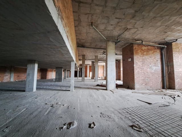 Commercial for sale in Alzira - € 176,057 (Ref: 6890965)