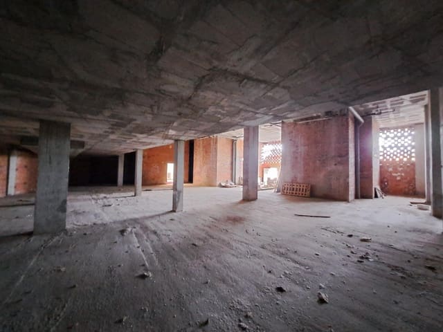 Commercial for sale in Alzira - € 176,057 (Ref: 6890965)