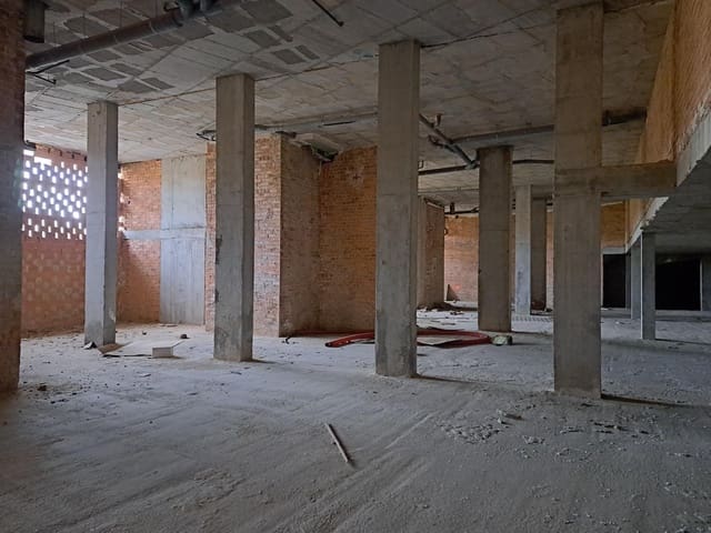 Commercial for sale in Alzira - € 150,771 (Ref: 6890966)