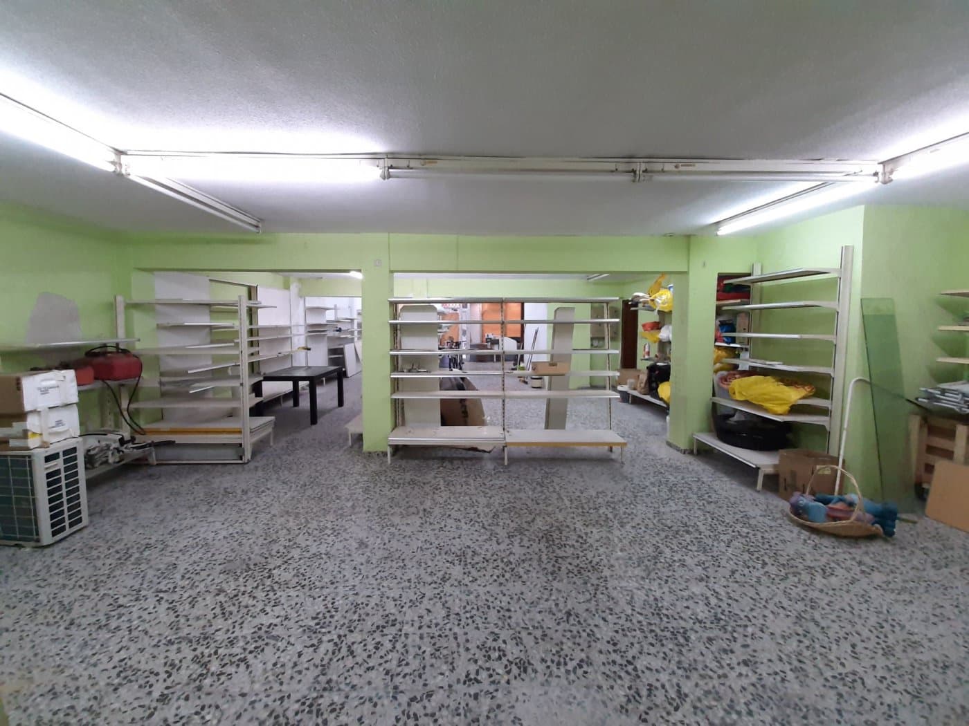 Commercial for sale in Alzira - € 150,000 (Ref: 6890982)