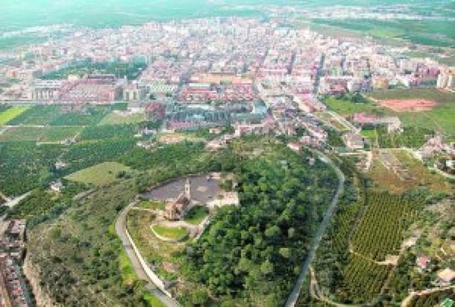 6 sypialnia Dom na sprzedaż w Alzira z garażem - 140 000 € (Ref: 6891020)