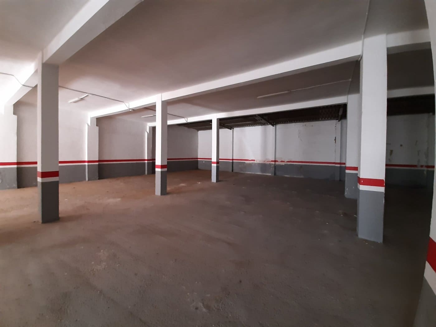 Comercial para venda em Alzira - 210 000 € (Ref: 6891101)