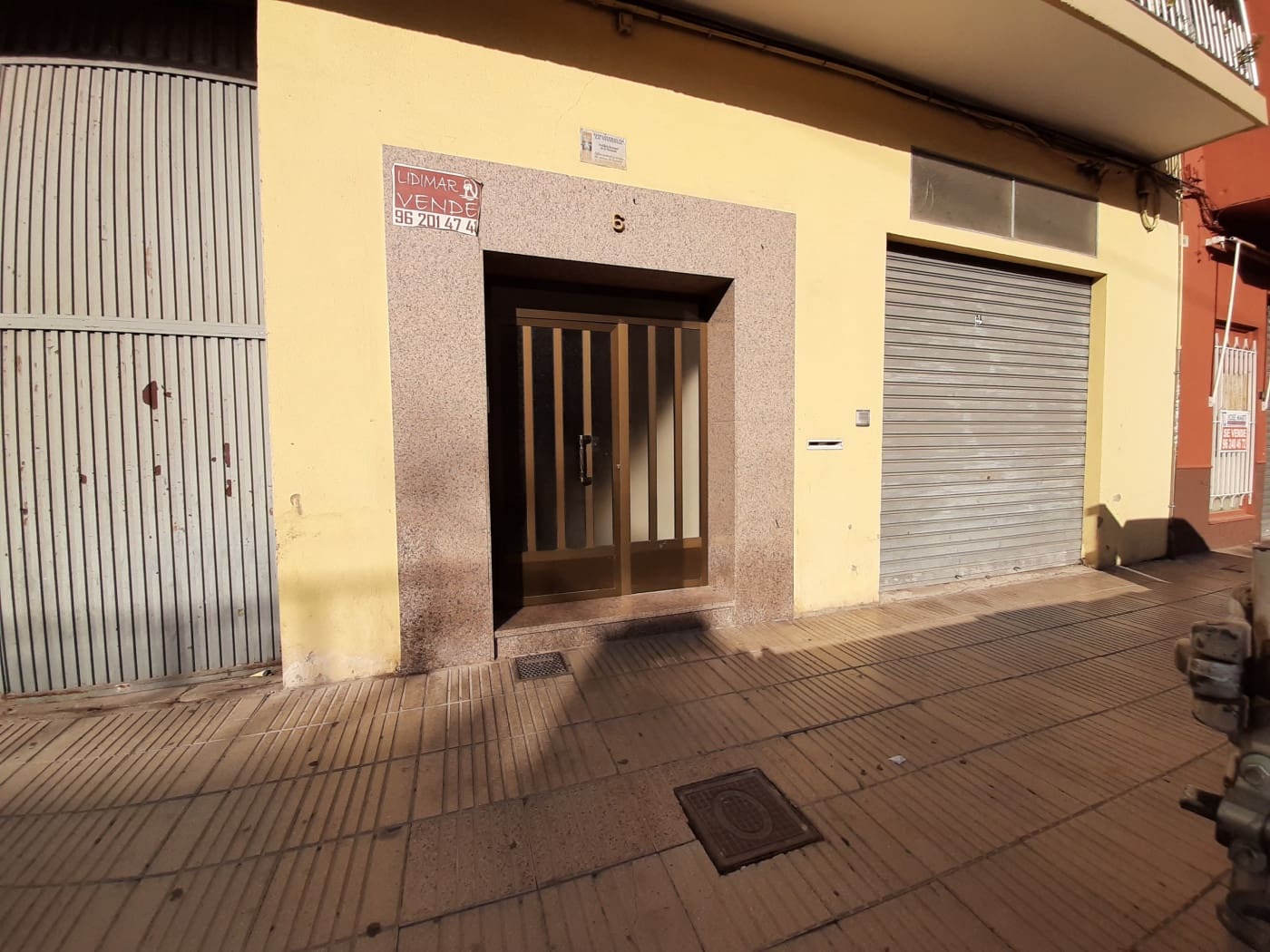 Comercial para venda em Alzira - 210 000 € (Ref: 6891101)