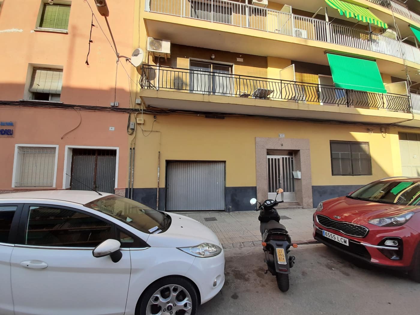Comercial para venda em Alzira - 210 000 € (Ref: 6891101)