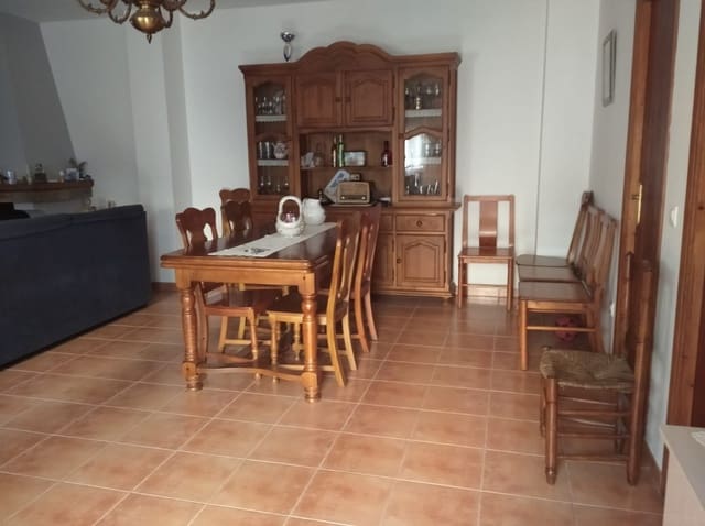 6 bedroom Townhouse for sale in Cofrentes - € 160,000 (Ref: 6891138)
