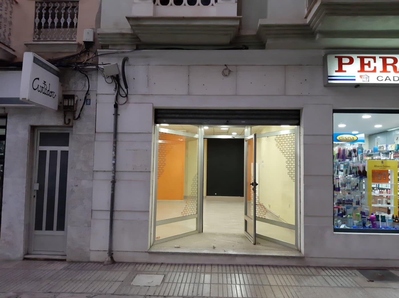 Commercial for rent in Alzira - € 400 (Ref: 6891224)