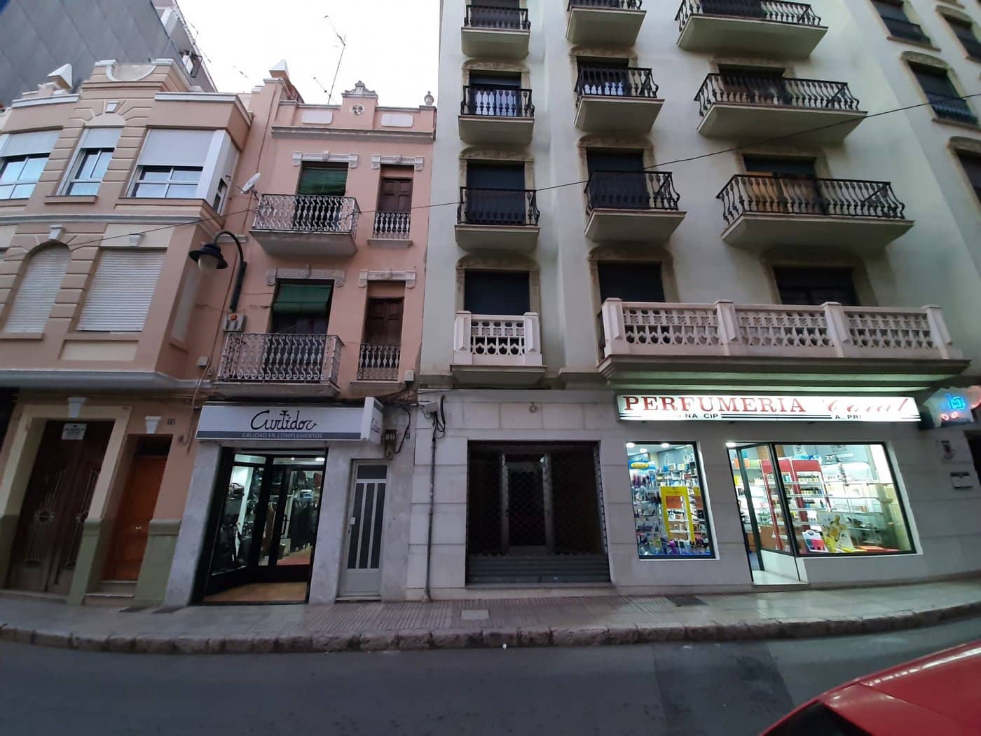 Commercial for rent in Alzira - € 400 (Ref: 6891224)