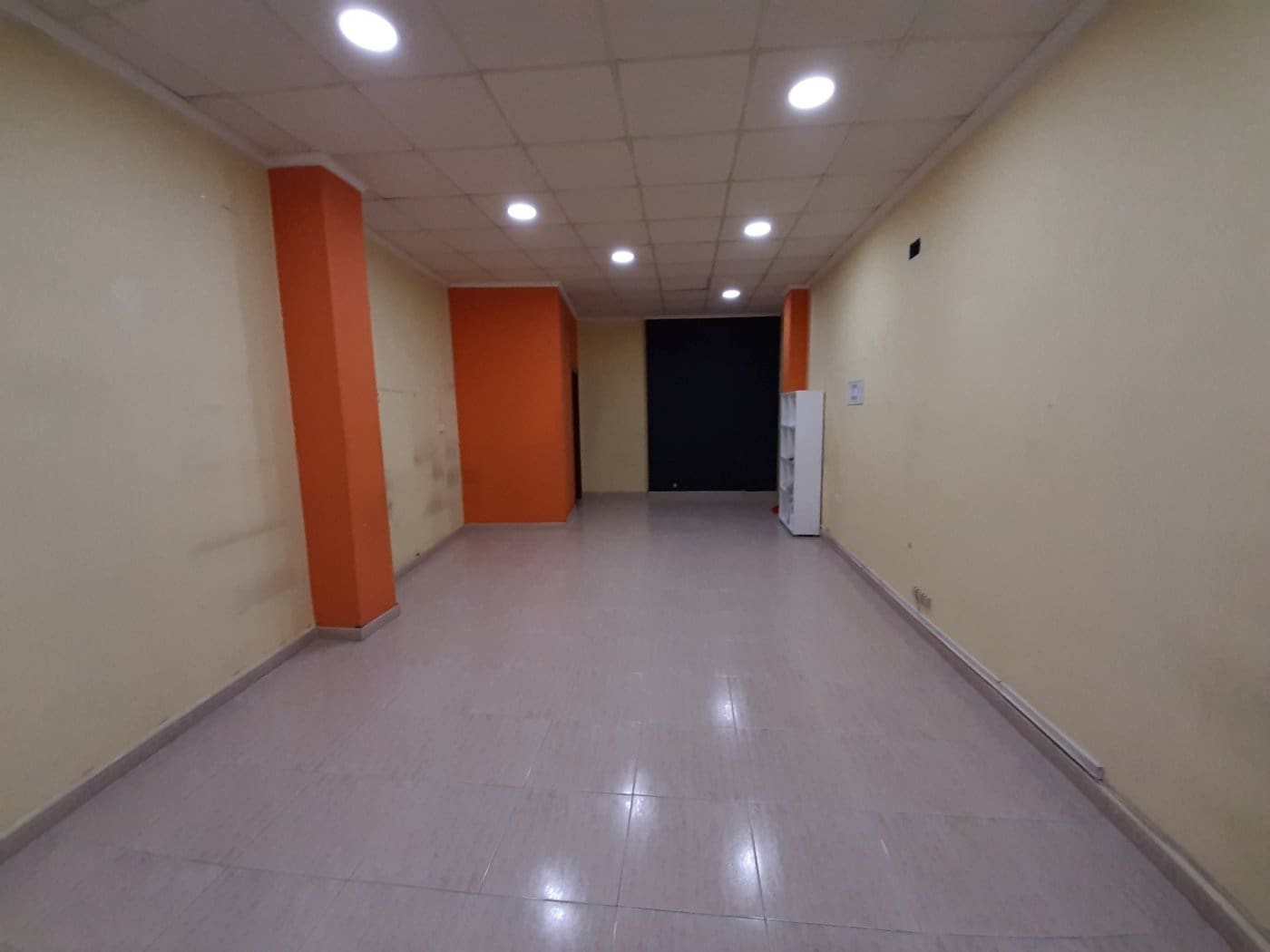 Commercial for rent in Alzira - € 400 (Ref: 6891224)