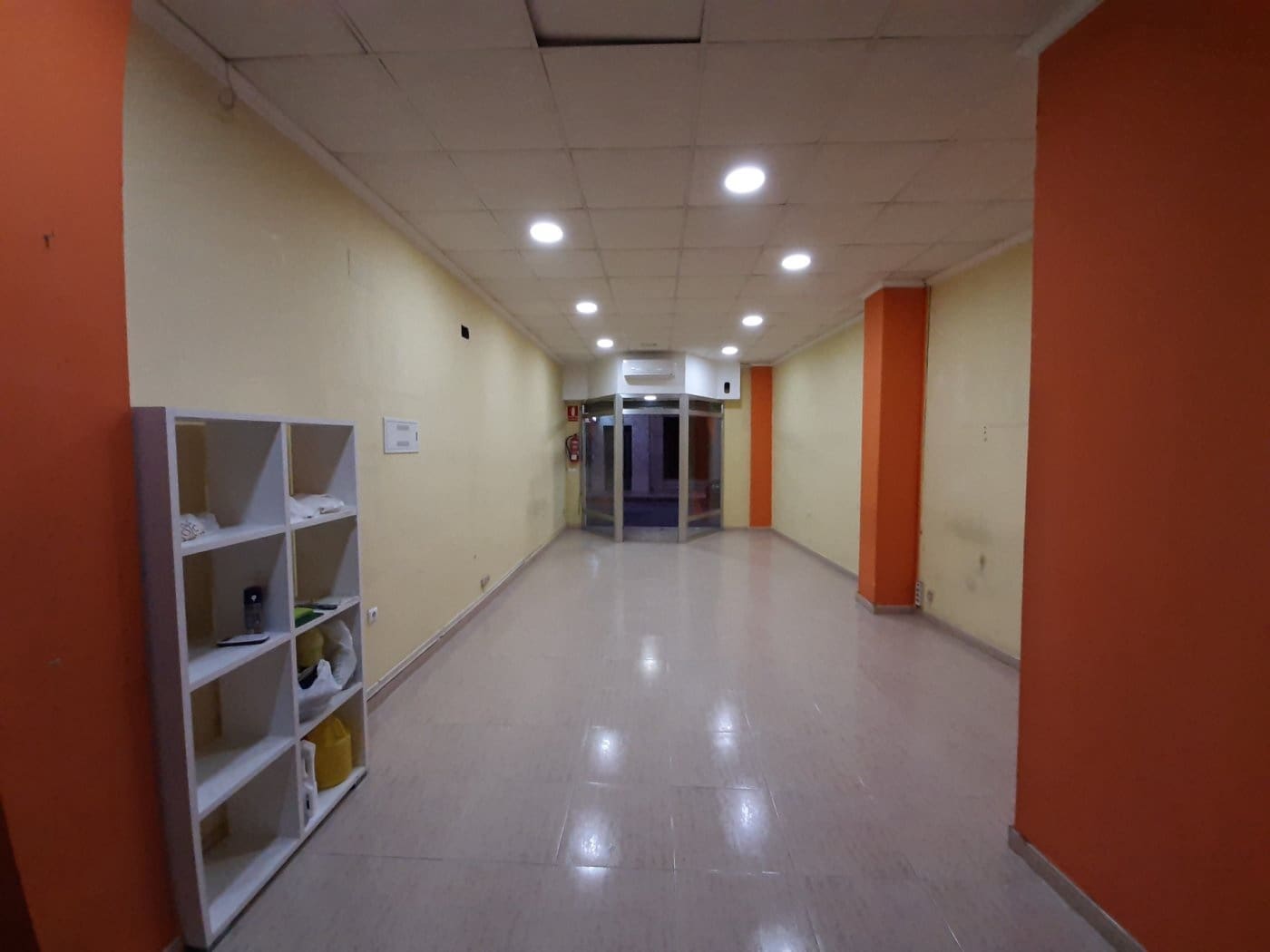 Commercial for rent in Alzira - € 400 (Ref: 6891224)