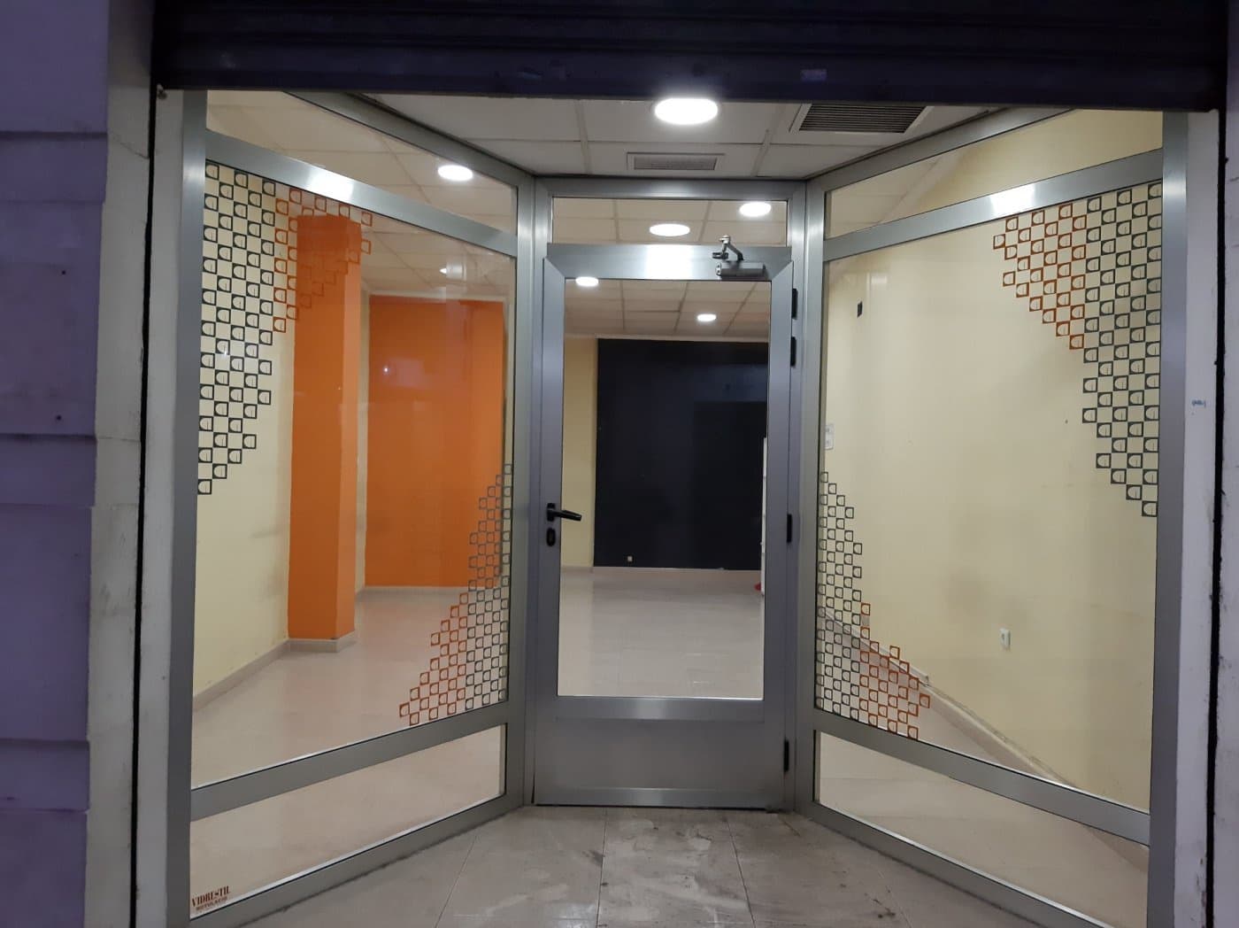 Commercial for rent in Alzira - € 400 (Ref: 6891224)