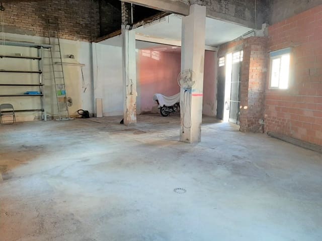 Commercial for sale in La Pobla Llarga - € 45,000 (Ref: 6958975)