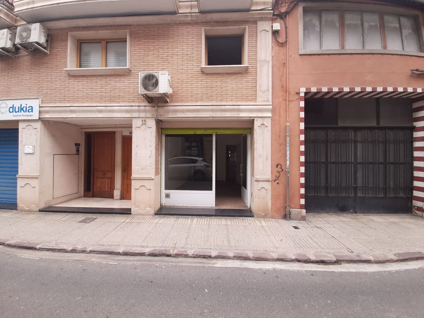 Commercial for sale in Alzira - € 39,000 (Ref: 6984746)