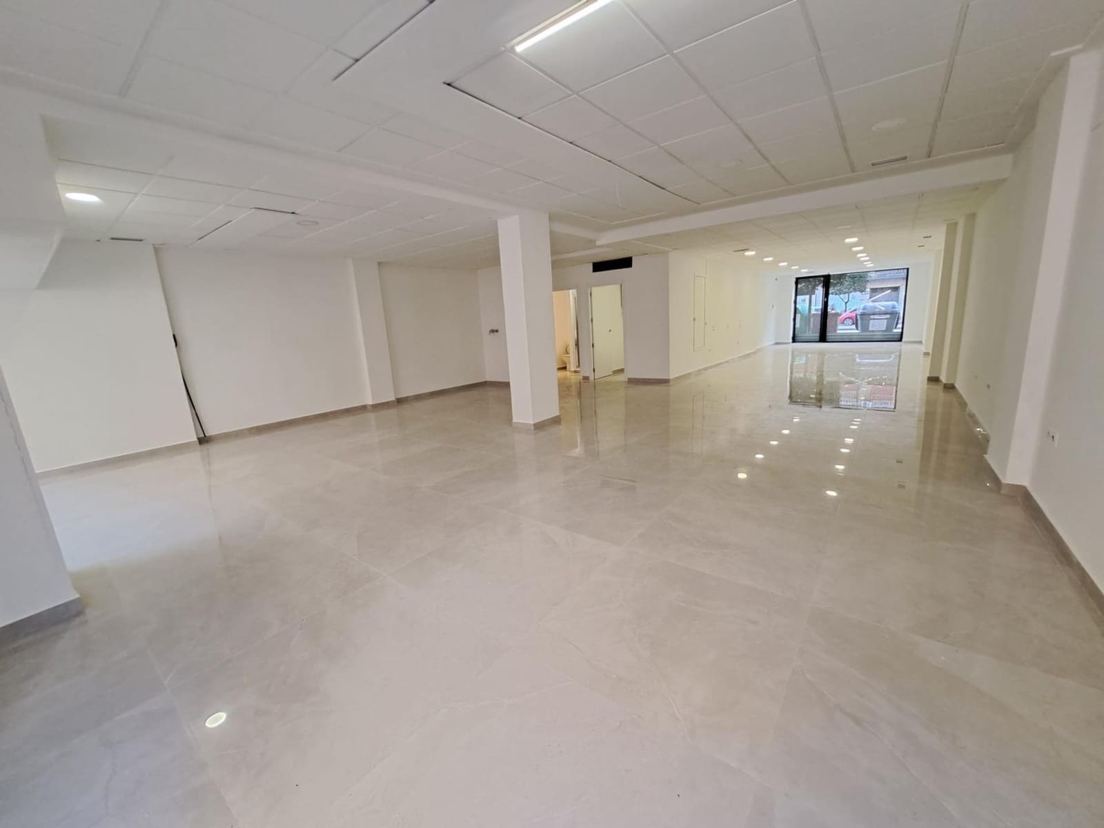 Commerciale da affittare in Alzira - 2.000 € (Rif: 7009054)