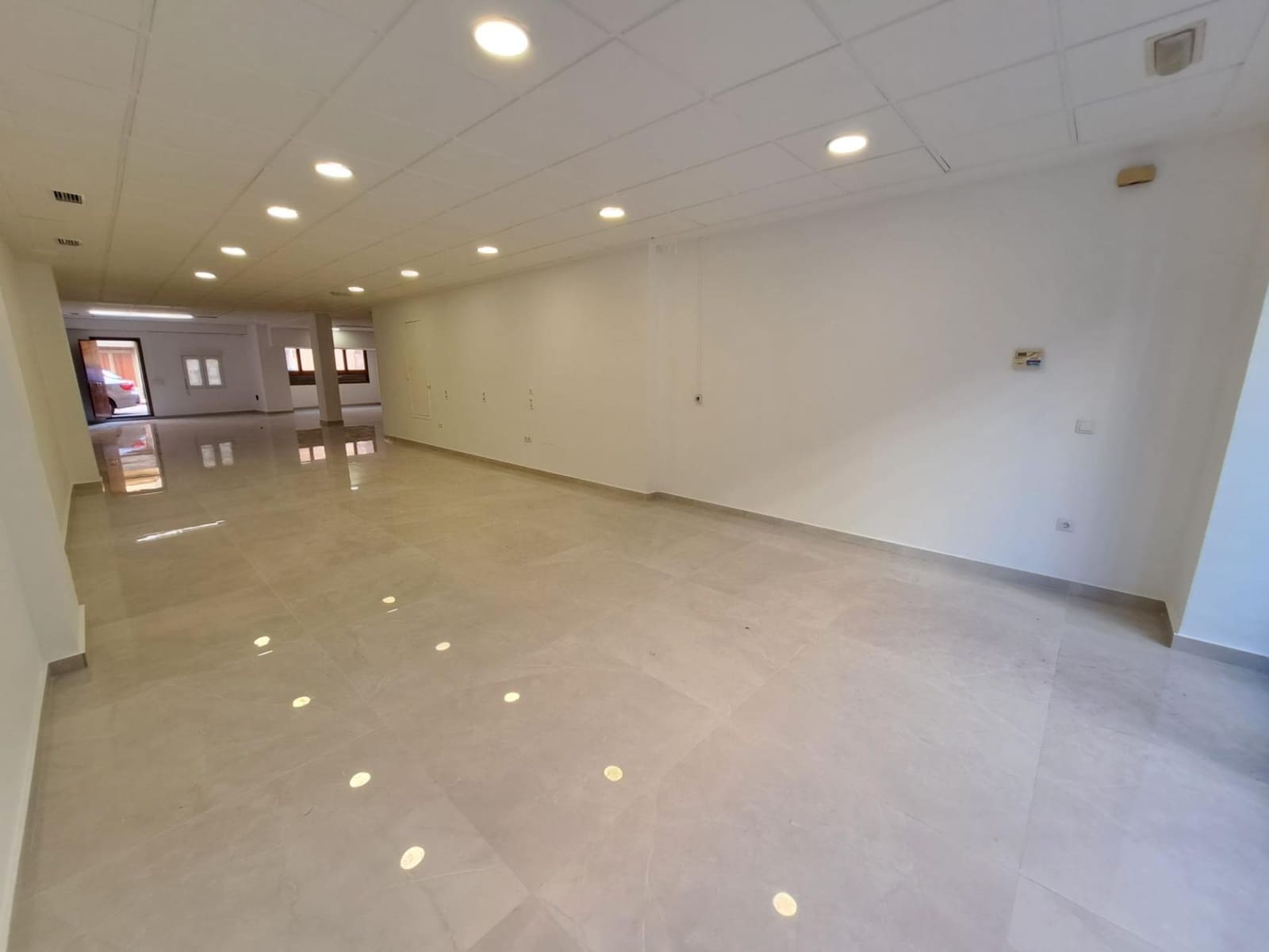 Commerciale da affittare in Alzira - 2.000 € (Rif: 7009054)