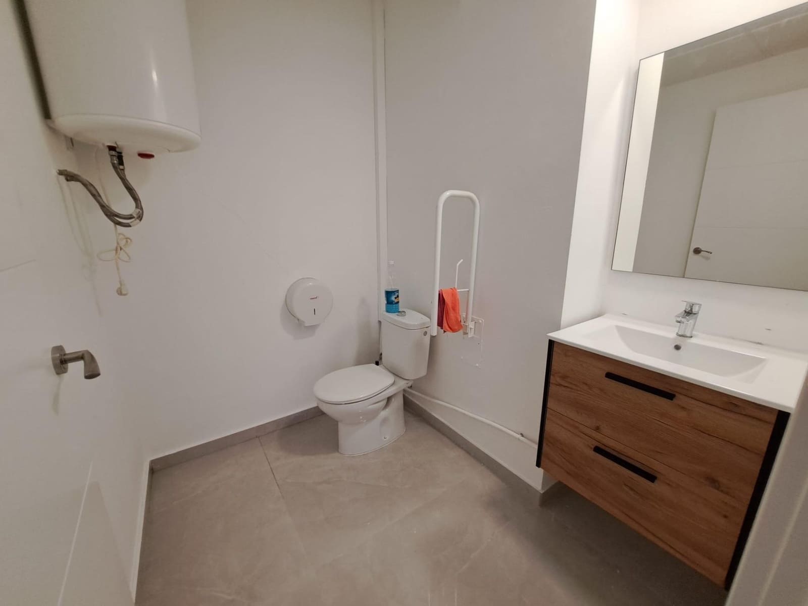 Commerciale da affittare in Alzira - 2.000 € (Rif: 7009054)