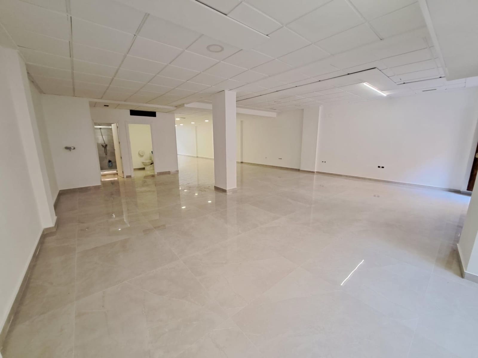 Commerciale da affittare in Alzira - 2.000 € (Rif: 7009054)