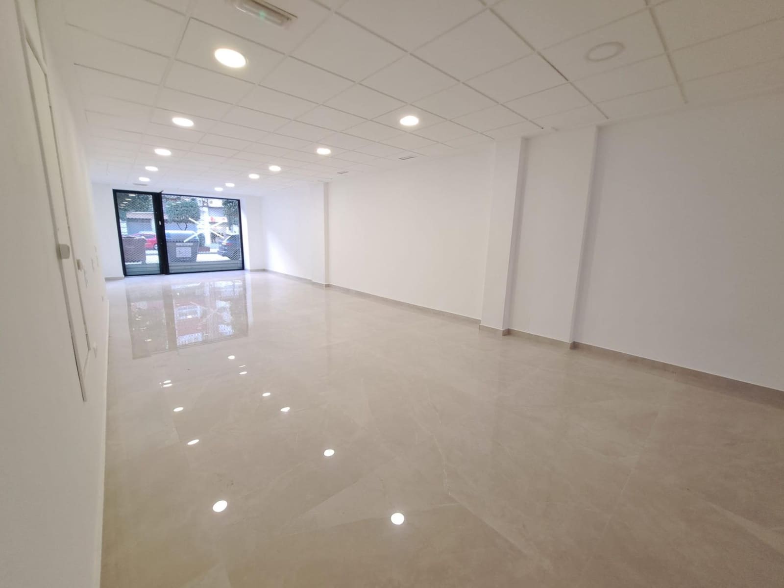 Commerciale da affittare in Alzira - 2.000 € (Rif: 7009054)