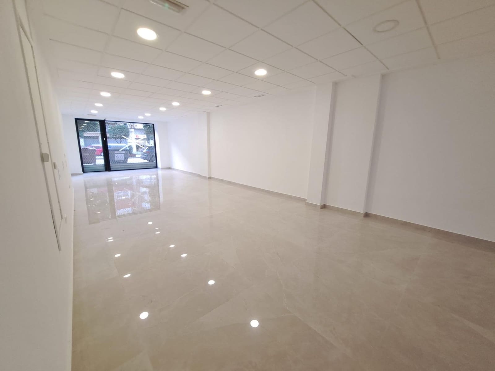 Commerciale da affittare in Alzira - 2.000 € (Rif: 7009054)