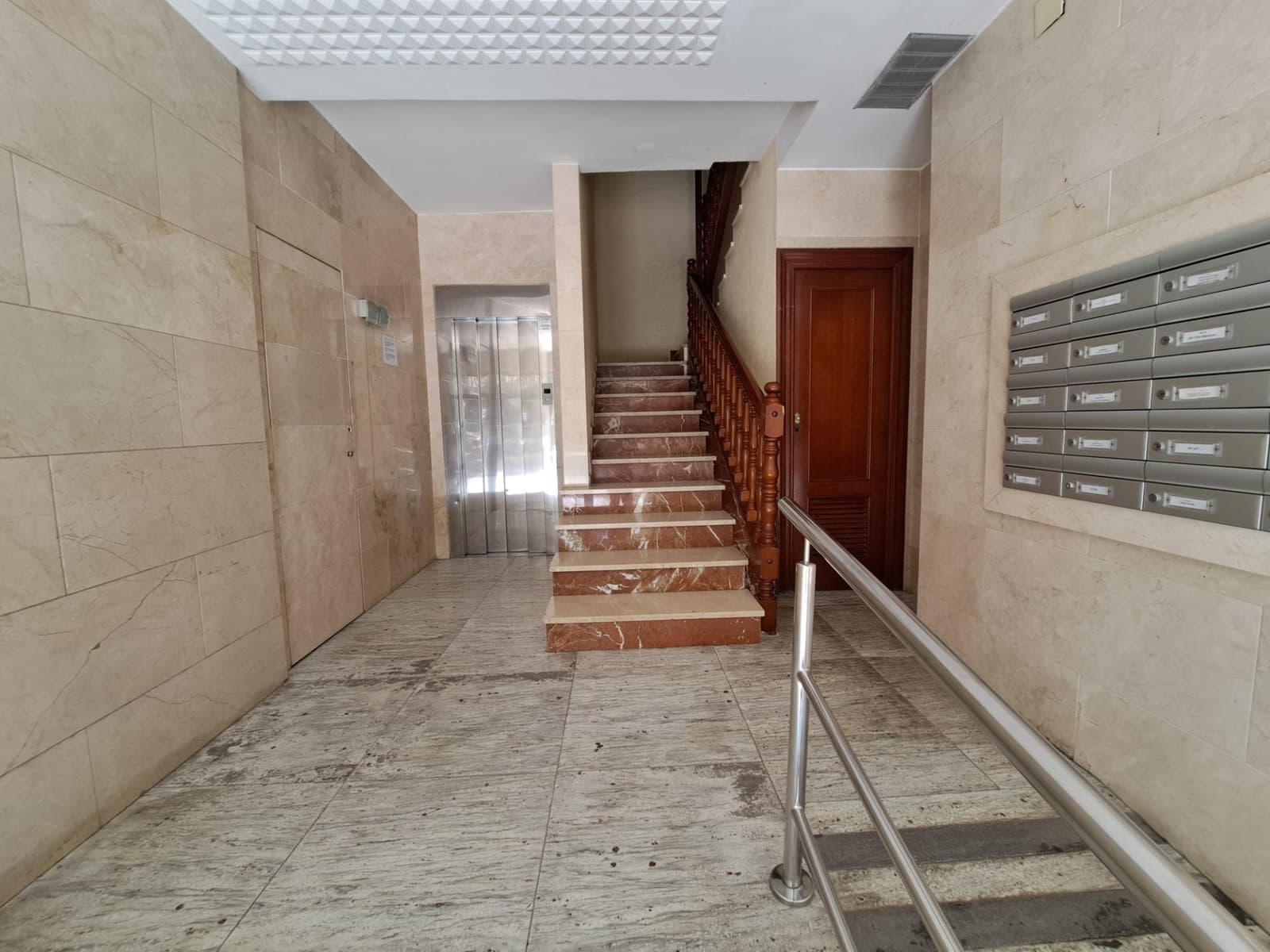 Kontor til salg i Alzira - € 120.000 (Ref: 7183506)