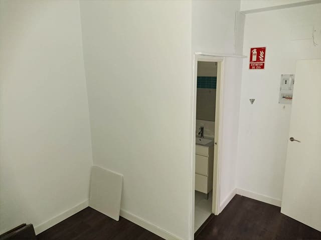 Kaupallinen myytävänä paikassa Alzira - 150 000 € (Ref: 7476045)