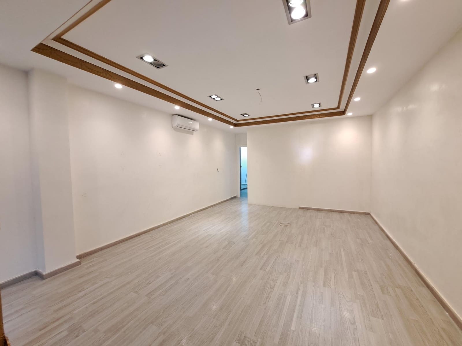 Commercial for rent in Alzira - € 650 (Ref: 7492103)