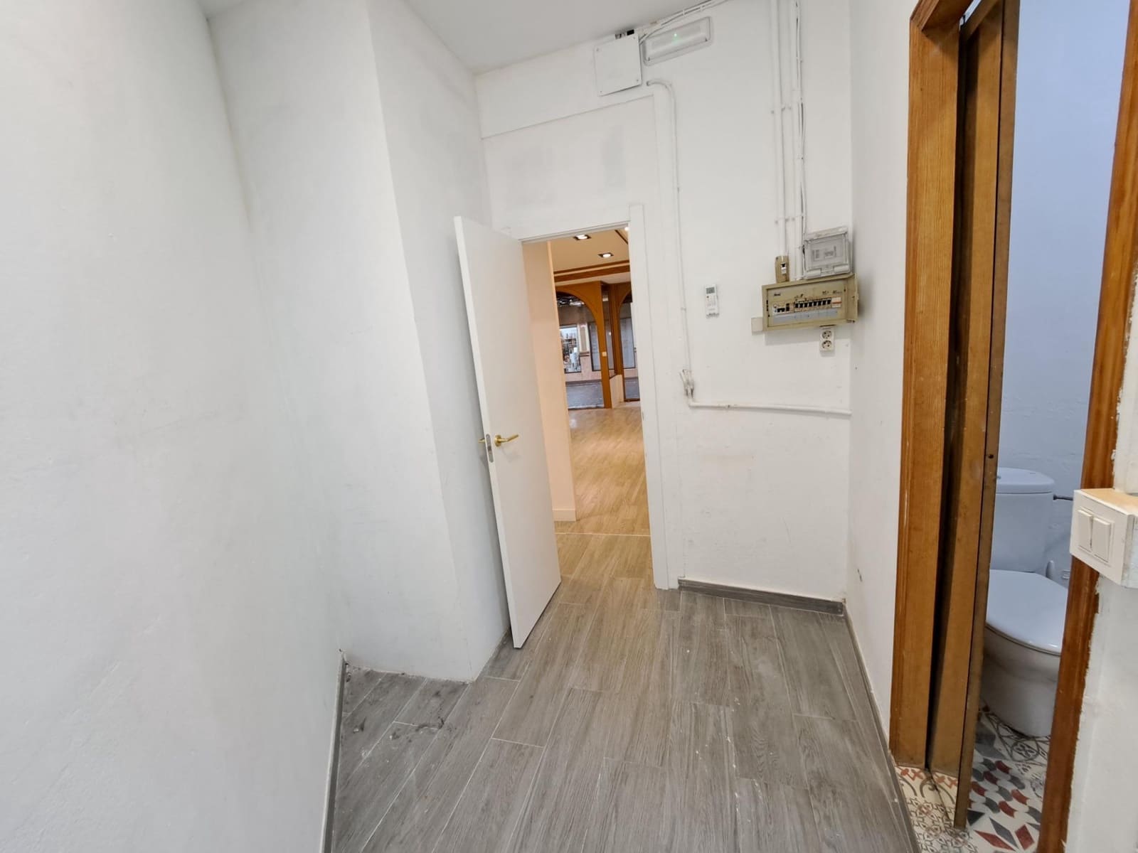 Commercial for rent in Alzira - € 650 (Ref: 7492103)
