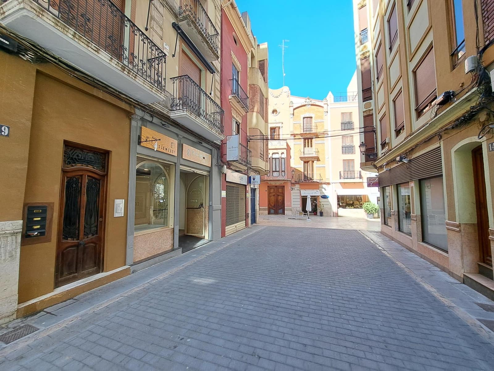 Commercial for rent in Alzira - € 650 (Ref: 7492103)