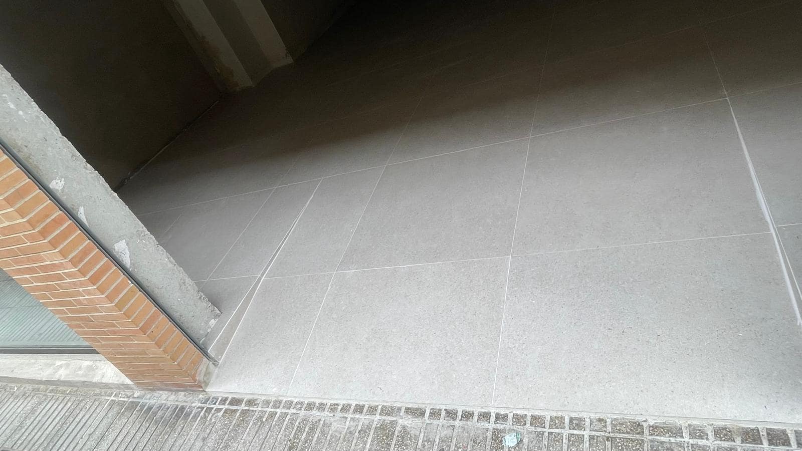 Commercieel te huur in Alzira - € 560 (Ref: 7591893)