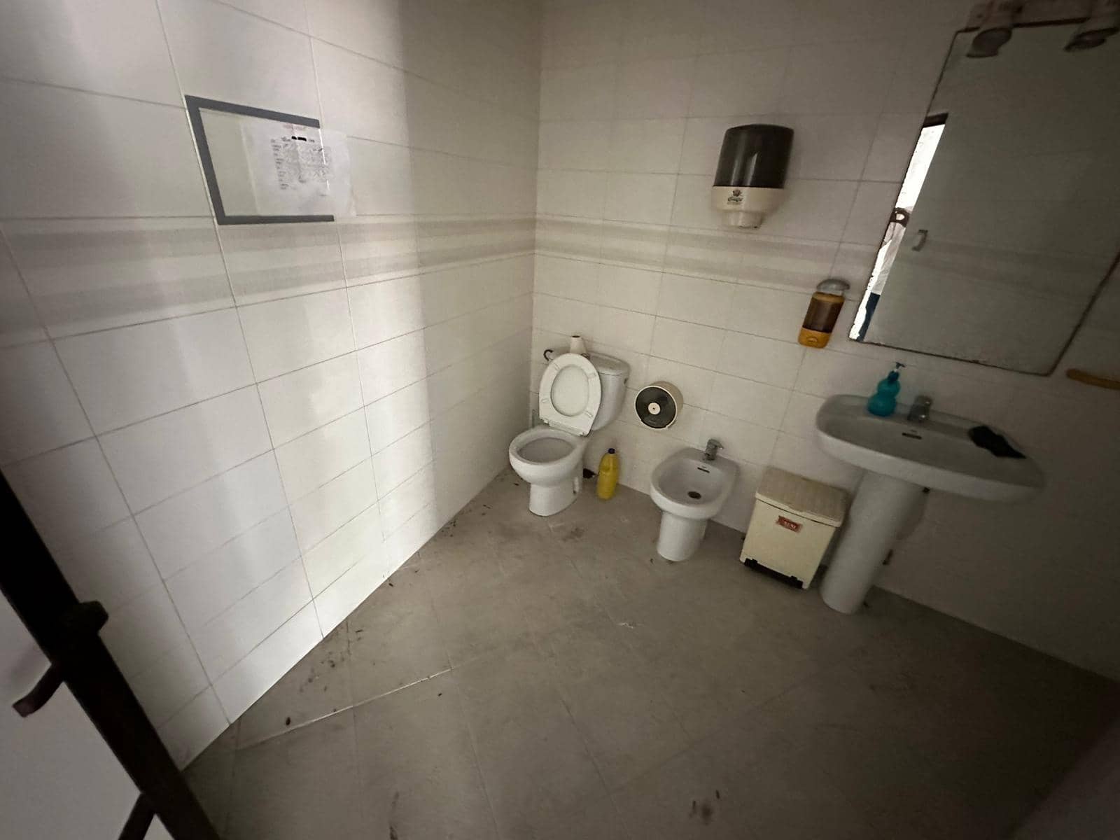 Erhverv til leje i Alzira - € 1.900 (Ref: 7650791)