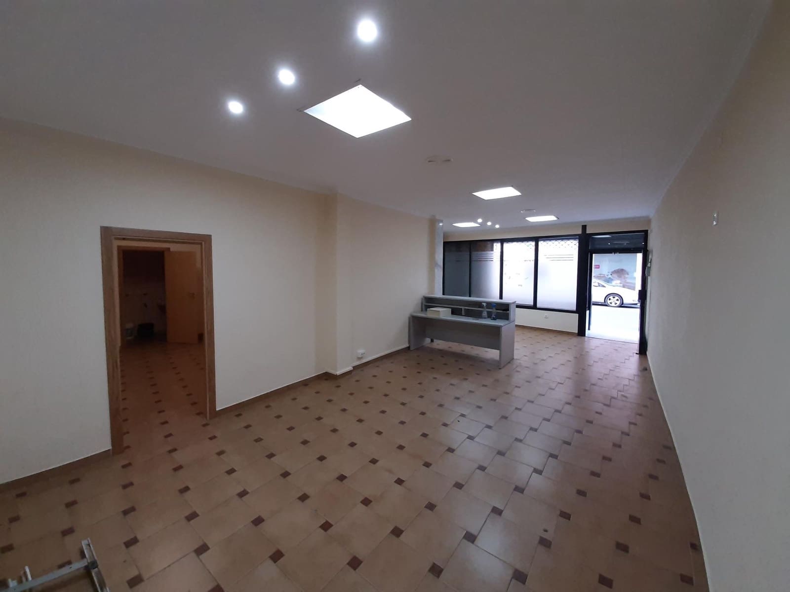 Commercial for rent in Alzira - € 500 (Ref: 7710221)