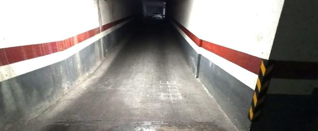 Garagem para venda em Alzira - 11 000 € (Ref: 7712296)