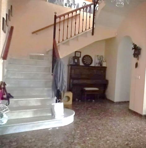 Chalet de 6 habitaciones en Alzira en venta con garaje - 350.000 € (Ref: 7712297)