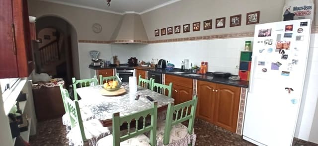 Chalet de 6 habitaciones en Alzira en venta con garaje - 350.000 € (Ref: 7712297)