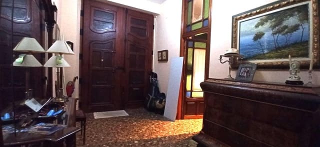 Chalet de 6 habitaciones en Alzira en venta con garaje - 350.000 € (Ref: 7712297)