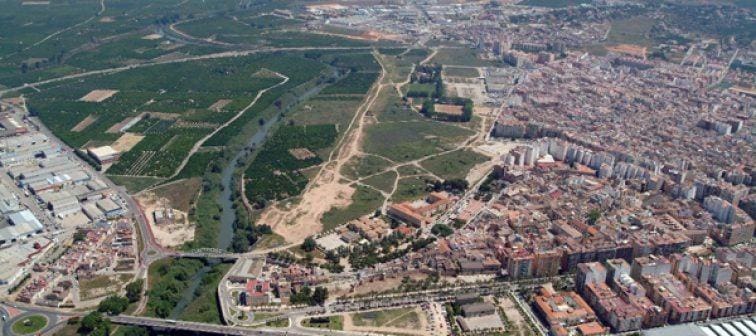 Apartamento de 4 habitaciones en Alzira en venta - 106.000 € (Ref: 7789540)