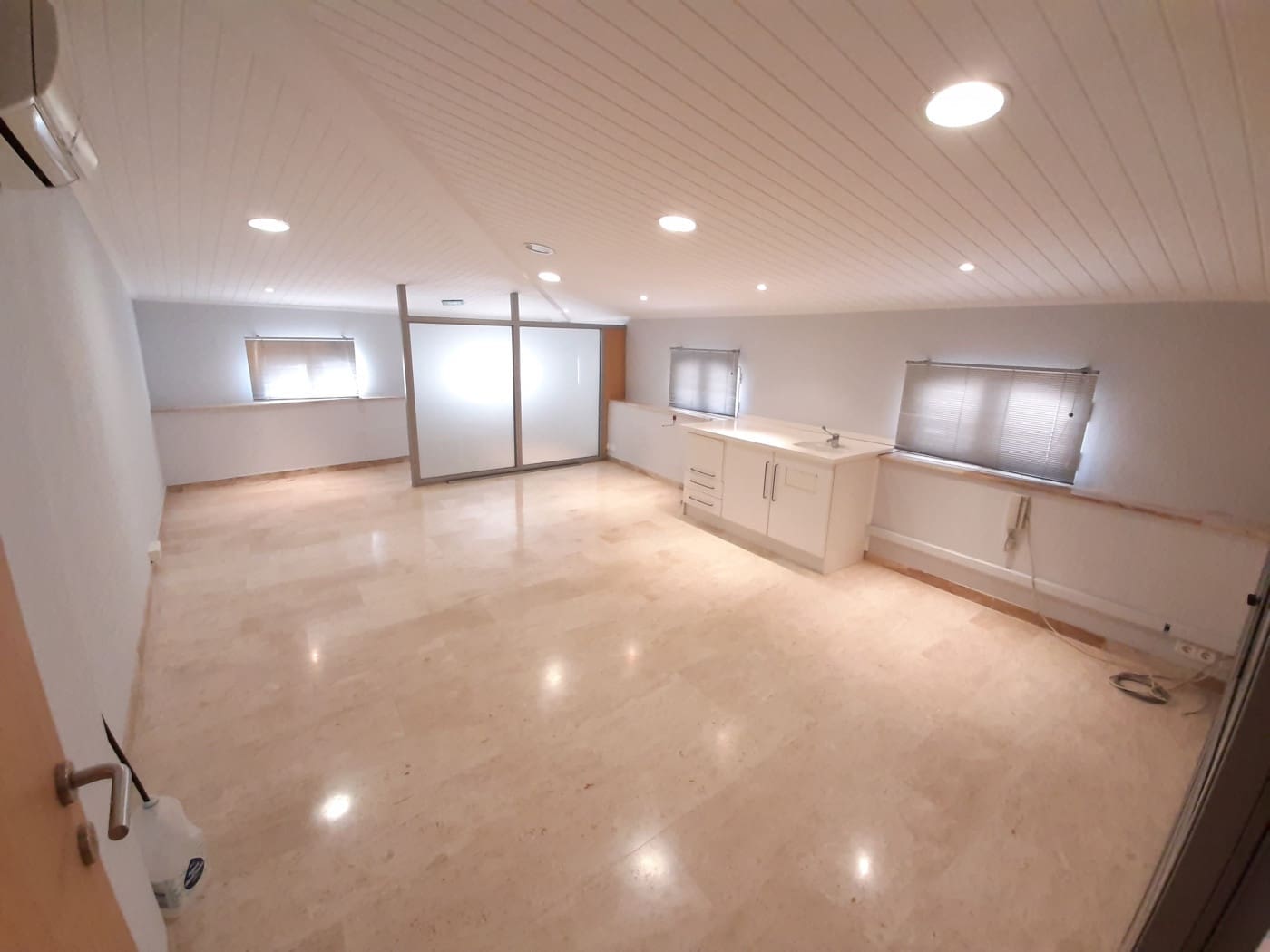 Office for rent in Alzira - € 475 (Ref: 7873640)